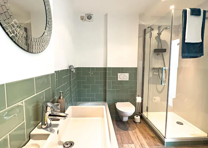 Au Grand Pierrot شقة سبا